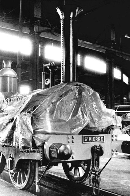 Buddicom no 33 locomotive under its cover before the museum was opened, 1971, Cité du Train collection