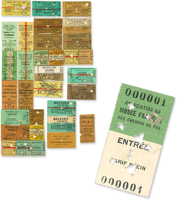 Anciens tickets ferroviaires (à gauche), s.d., Collection Cité du Train, conservés aux Archives Municipales de Mulhouse et premier ticket du Musée Français du Chemin de Fer (à droite), 1971, Collection Cité du Train