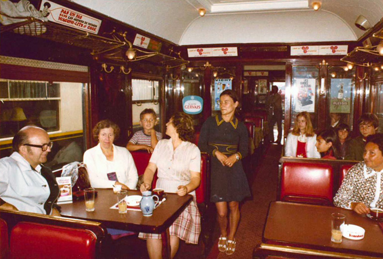 Anonyme, Intérieur de la voiture-restaurant du Musée Français du Chemin de Fer, 04 juillet 1973, Collection Cité du Train