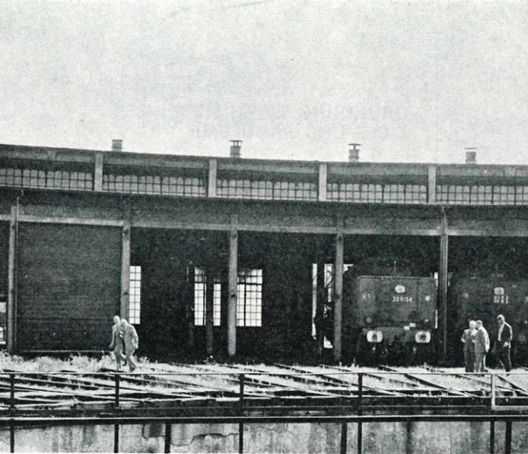 Inspection by the members of the museum organisation committee of the part of the roundhouse that will house the temporary exhibition; p 51, special issue no 3 of the quarterly newsletter of the Société Industrielle de Mulhouse, Cité du Train collection