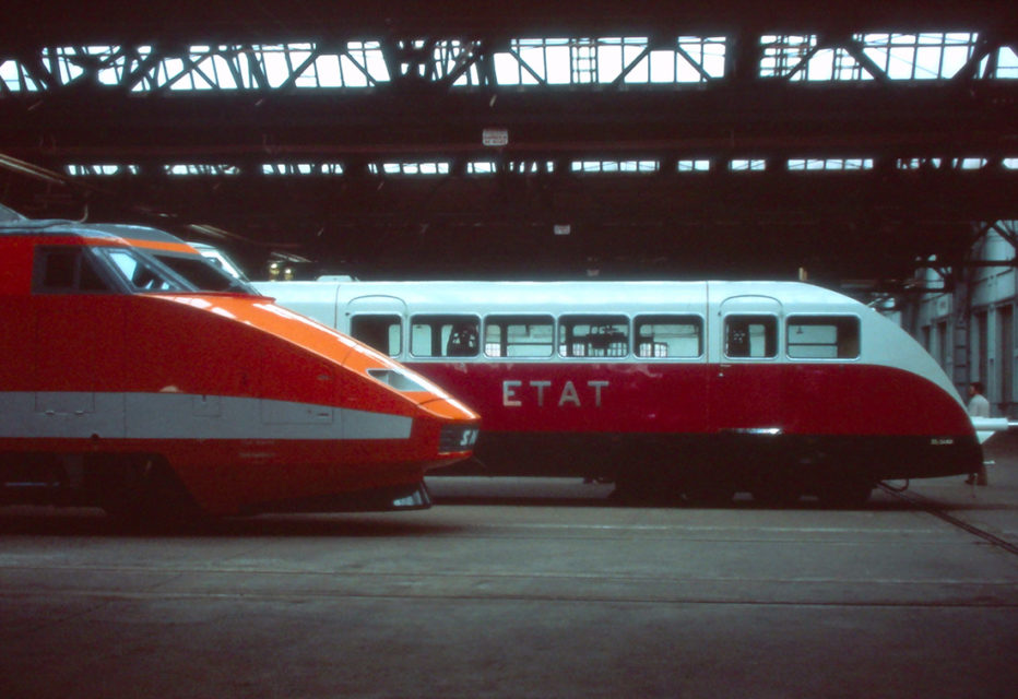 Anonymous, The TGV and the Bugatti railcar in Bischheim, photograph, 1981, Cité du Train collection