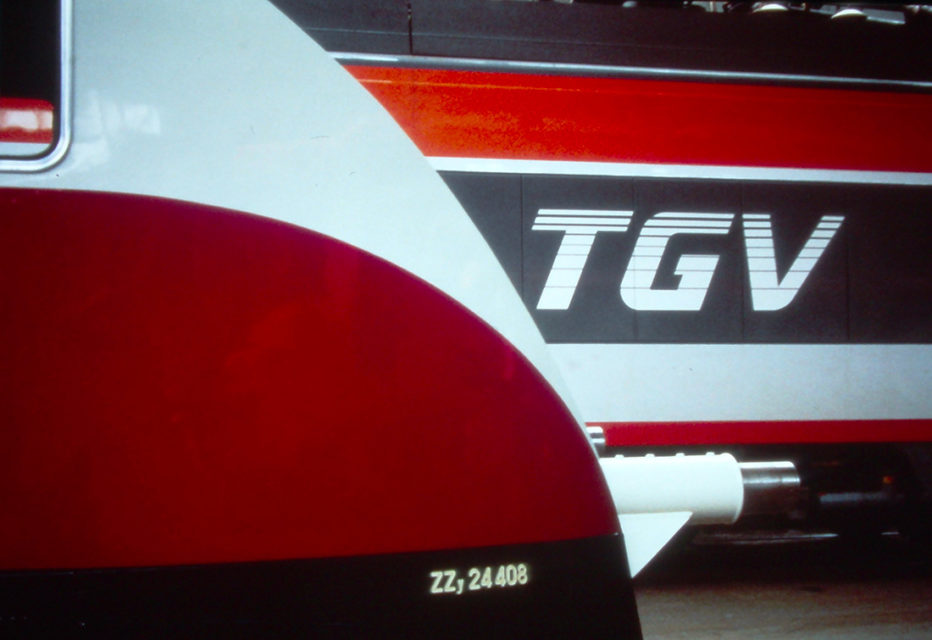 Anonymous, The TGV and the Bugatti railcar in Bischheim, photograph, 1981, Cité du Train collection