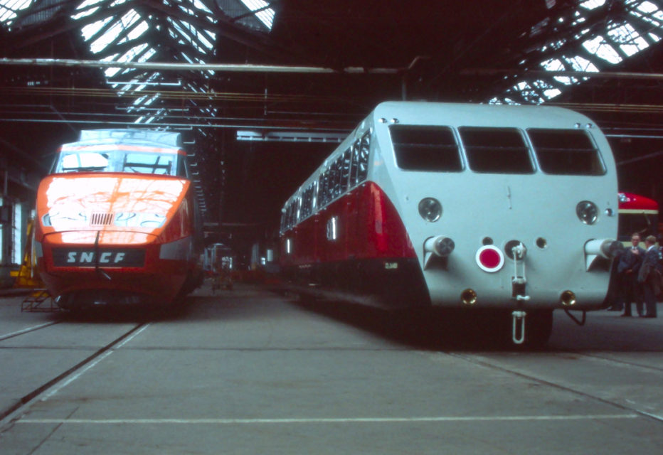 Anonymous, The TGV and the Bugatti railcar in Bischheim, photograph, 1981, Cité du Train collection