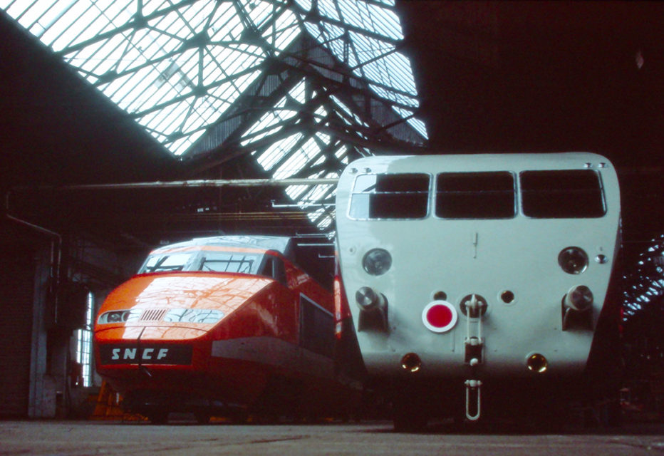 Anonymous, The TGV and the Bugatti railcar in Bischheim, photograph, 1981, Cité du Train collection