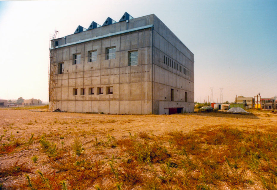 Anonymous, Construction of the first part of the Electropolis museum, photograph, 1983, Electropolis collection