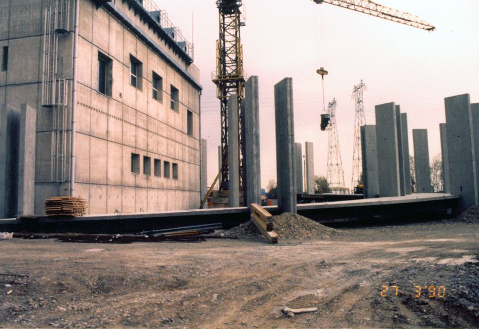 Anonymous, Construction of the second part of the Electropolis museum, photograph, 1990, Electropolis collection