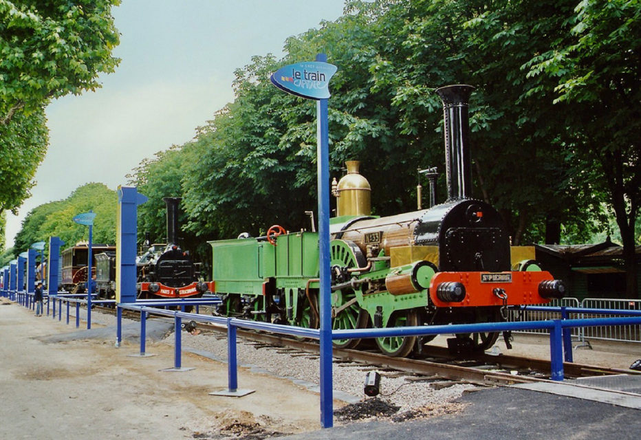 Anonyme, La locomotive Buddicom n°33 exposée lors de l’événement Train Capitale, 17 mai 2003, Collection Cité du Train