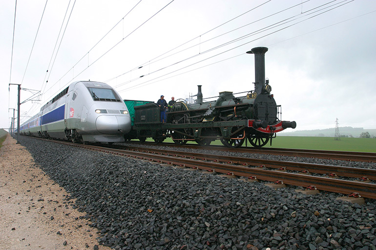 Philippe Mirville, La Crampton et le TGV, Photographie, 08 mai 2007, Collection Cité du Train